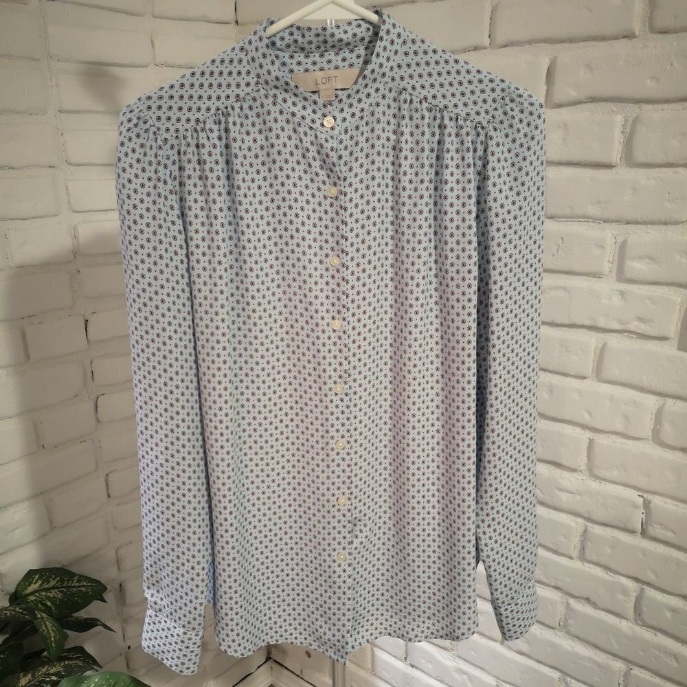 Anne Taylor Loft Ladies Size XS Lt Blue w Red Long Sleeve Tab Collar Blouse